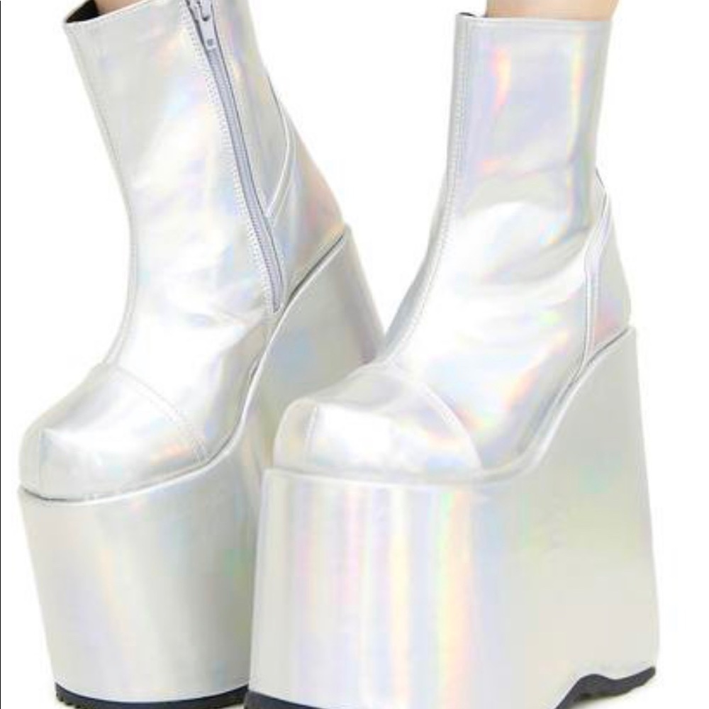 Demonic holographic platforms